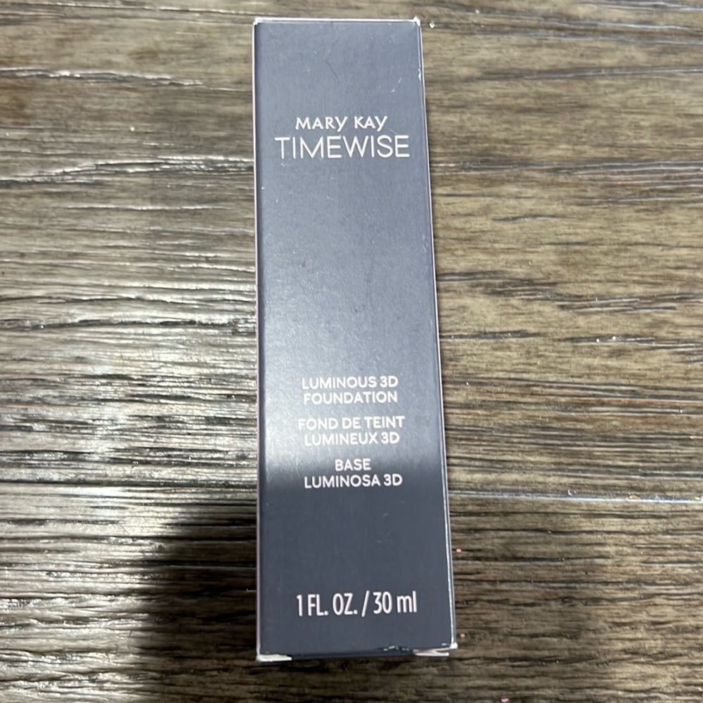 Mary Kay time wise luminous 3 D color Ivor N 160